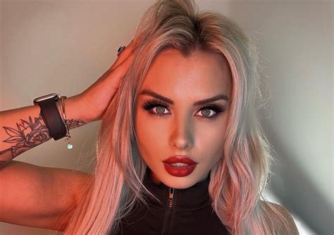 Scarlett Wild bio 